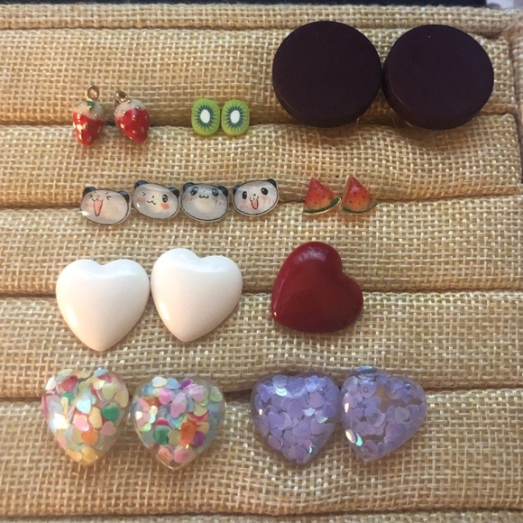 Jewelry - $5 9 pairs earrings